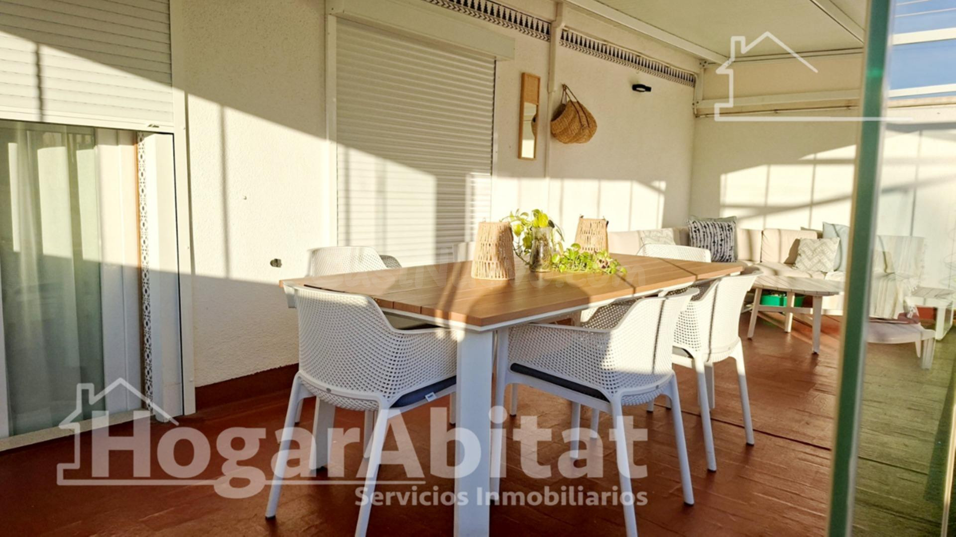 ÁTICO REFOMADO CON TERRAZA, PISCINA Y PARKING CERCA DE LA PL - foto 4
