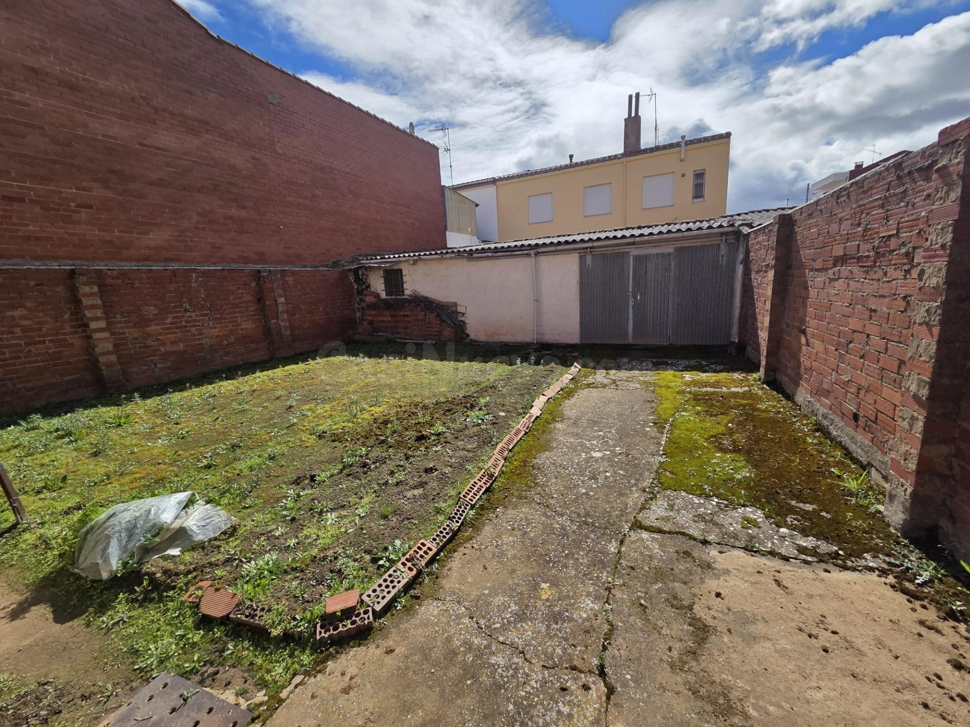 SE VENDE SOLAR EN VALENCIA DE DON JUAN, 149 M2, AGUA. - foto 3