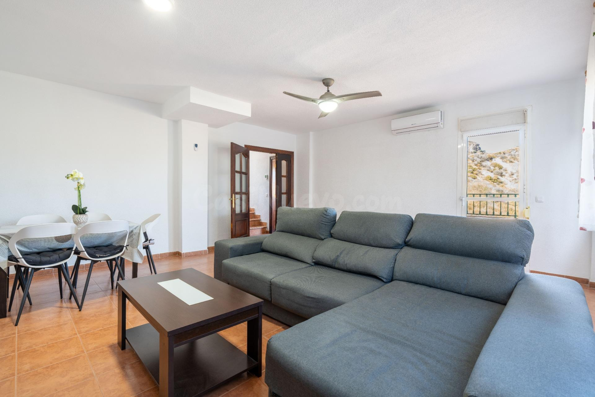 LISTA PARA ENTRAR A VIVIR !!! Amplia vivienda luminosa con 4