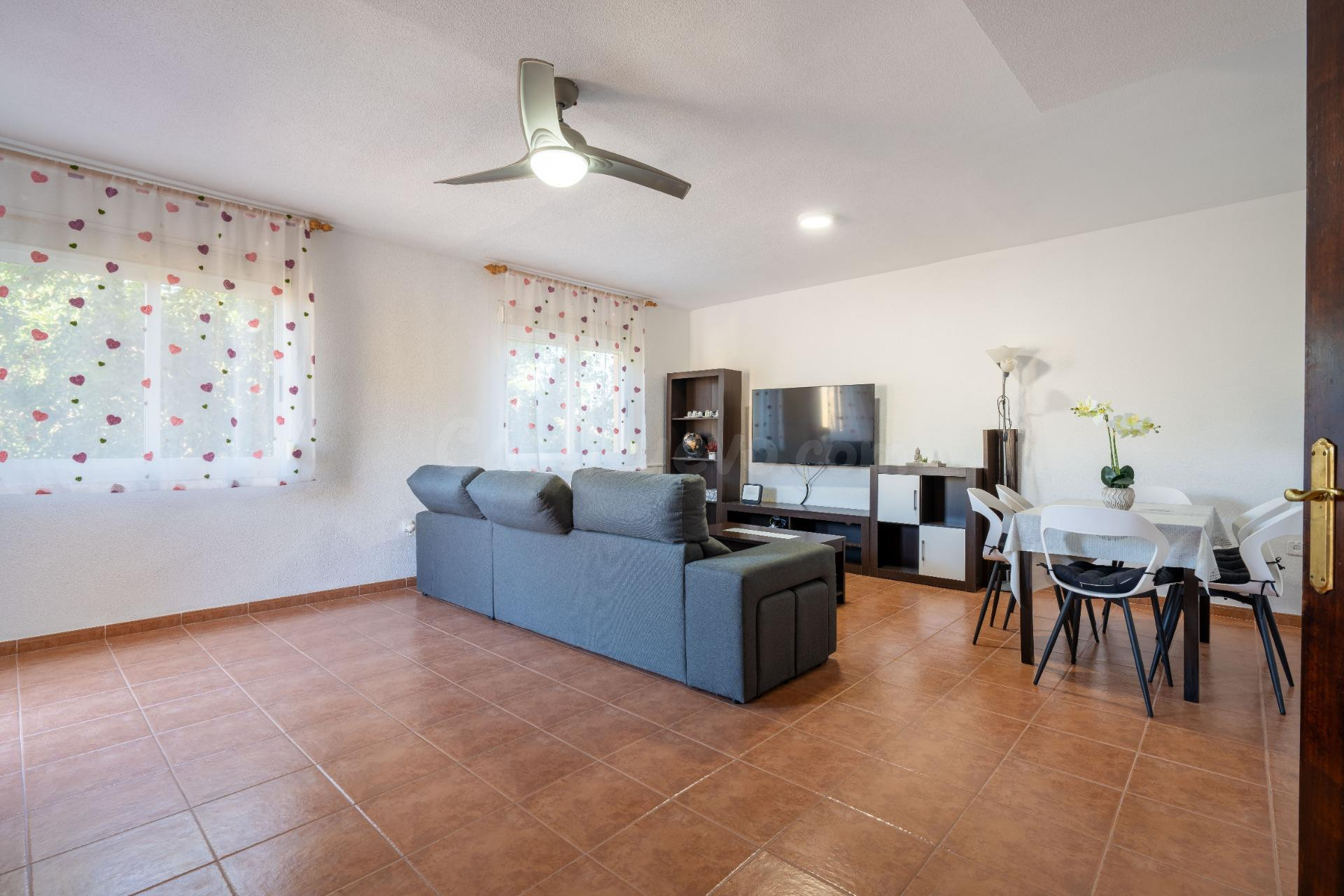 LISTA PARA ENTRAR A VIVIR !!! Amplia vivienda luminosa con 4 - foto 2
