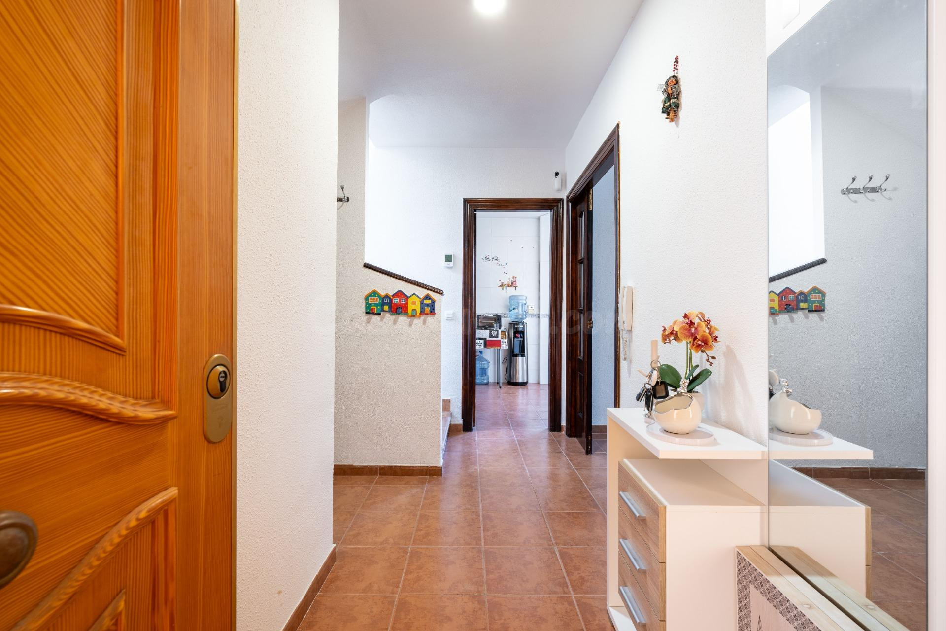 LISTA PARA ENTRAR A VIVIR !!! Amplia vivienda luminosa con 4 - foto 4