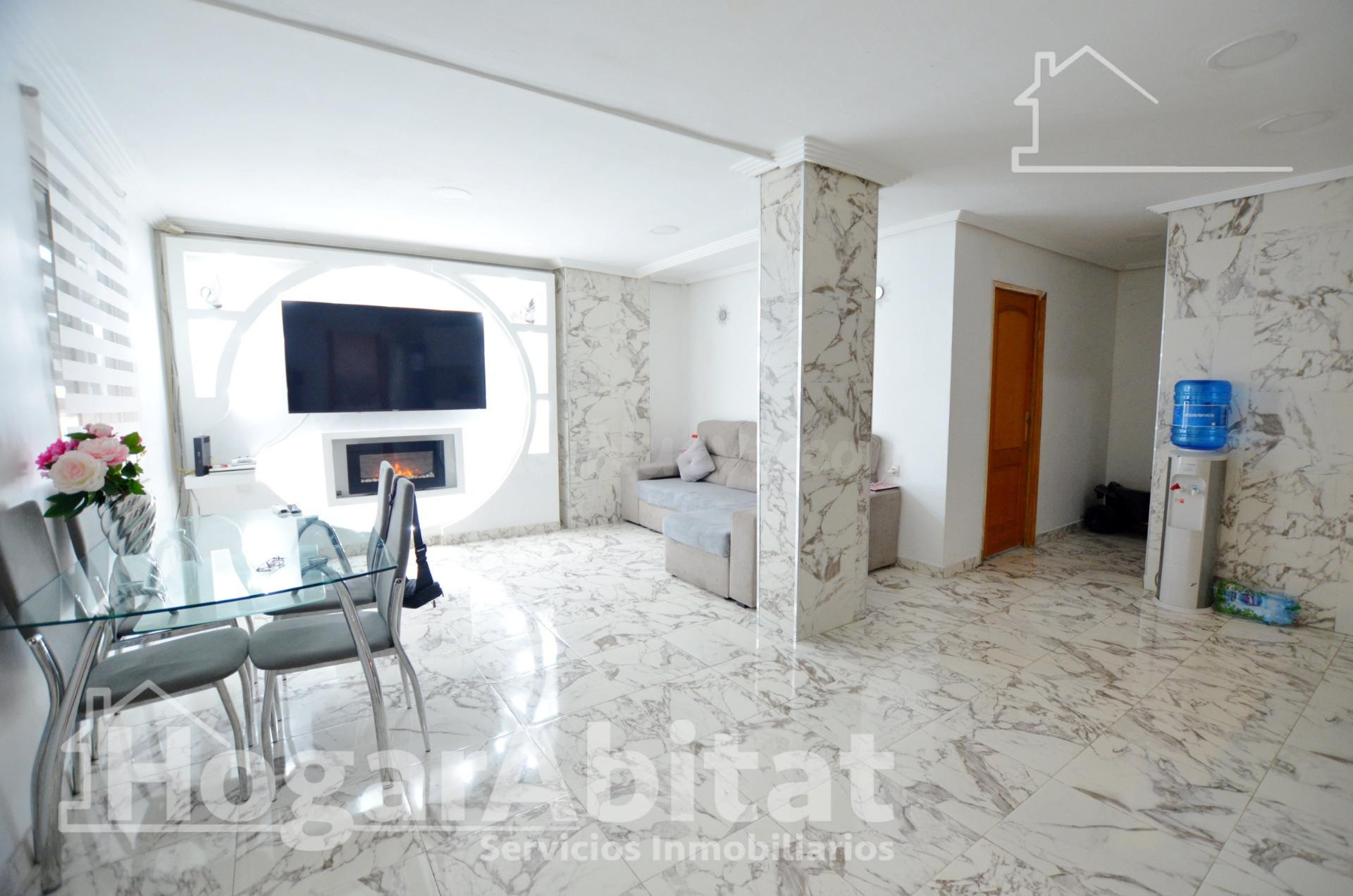¡OPORTUNIDADA! CASA CON DOS VIVIENDAS Y TERRAZA