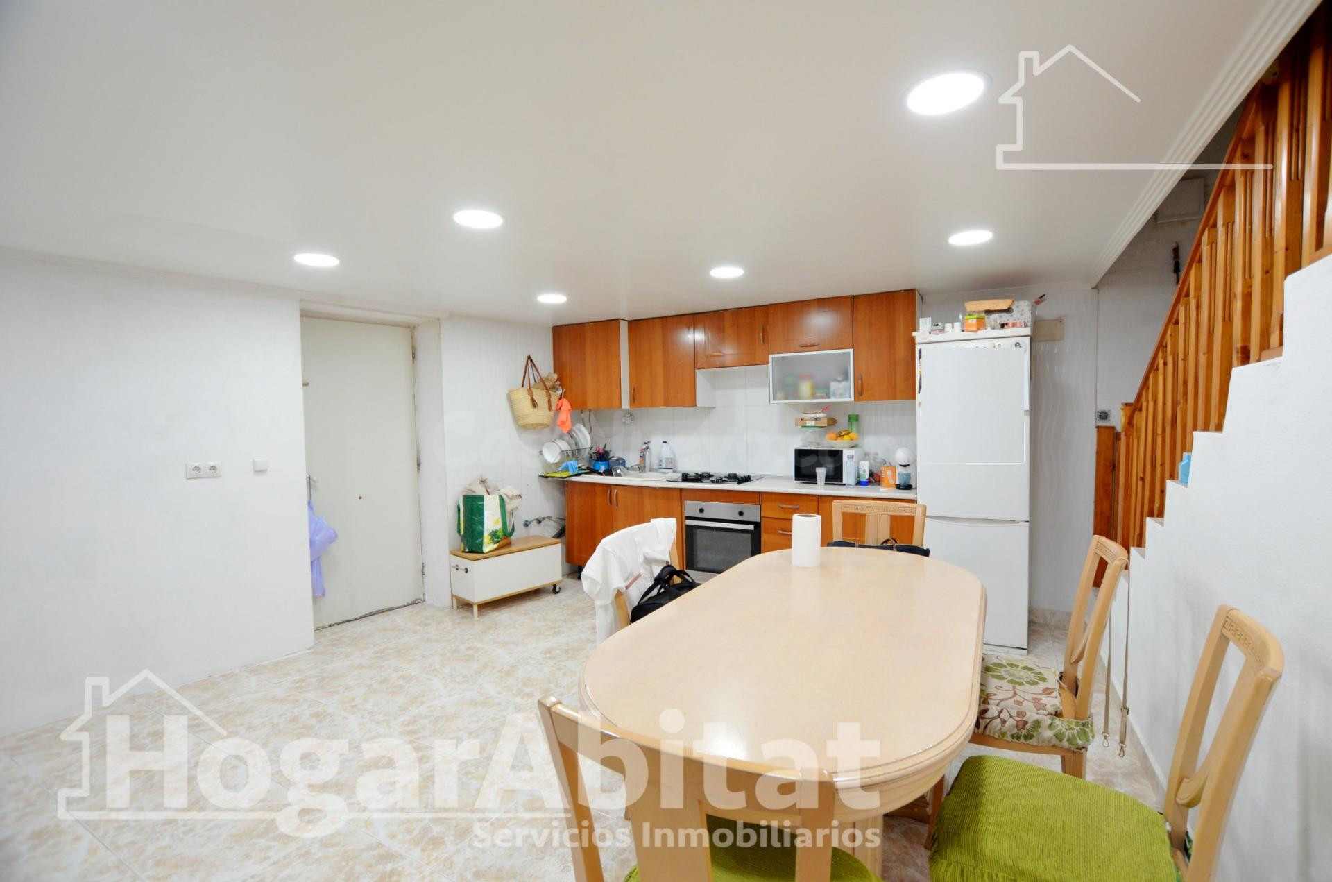 ¡OPORTUNIDADA! CASA CON DOS VIVIENDAS Y TERRAZA - foto 4
