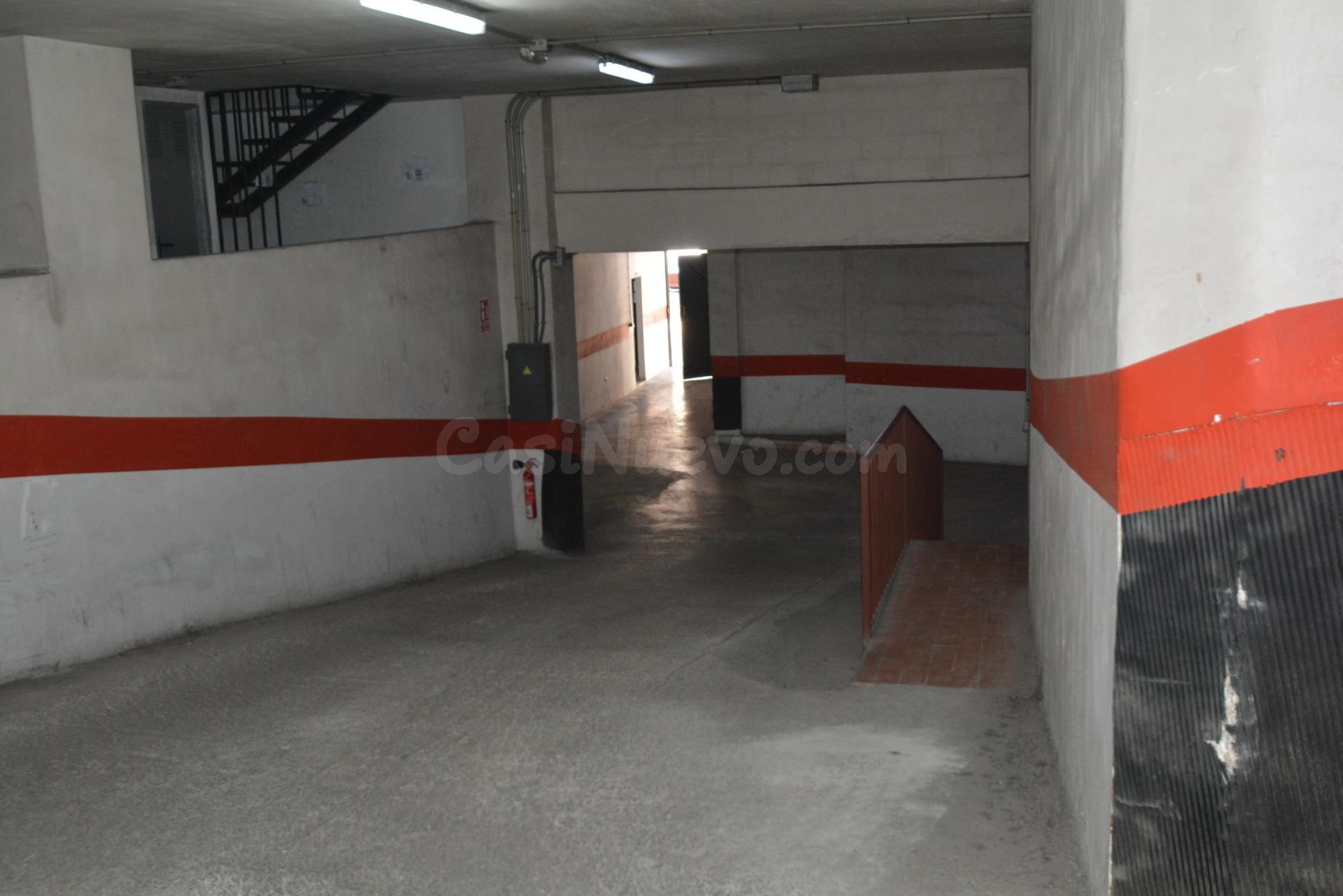 ¡Novedad! Plaza de garaje y trastero en Orihuela, zona Avda. - foto 3