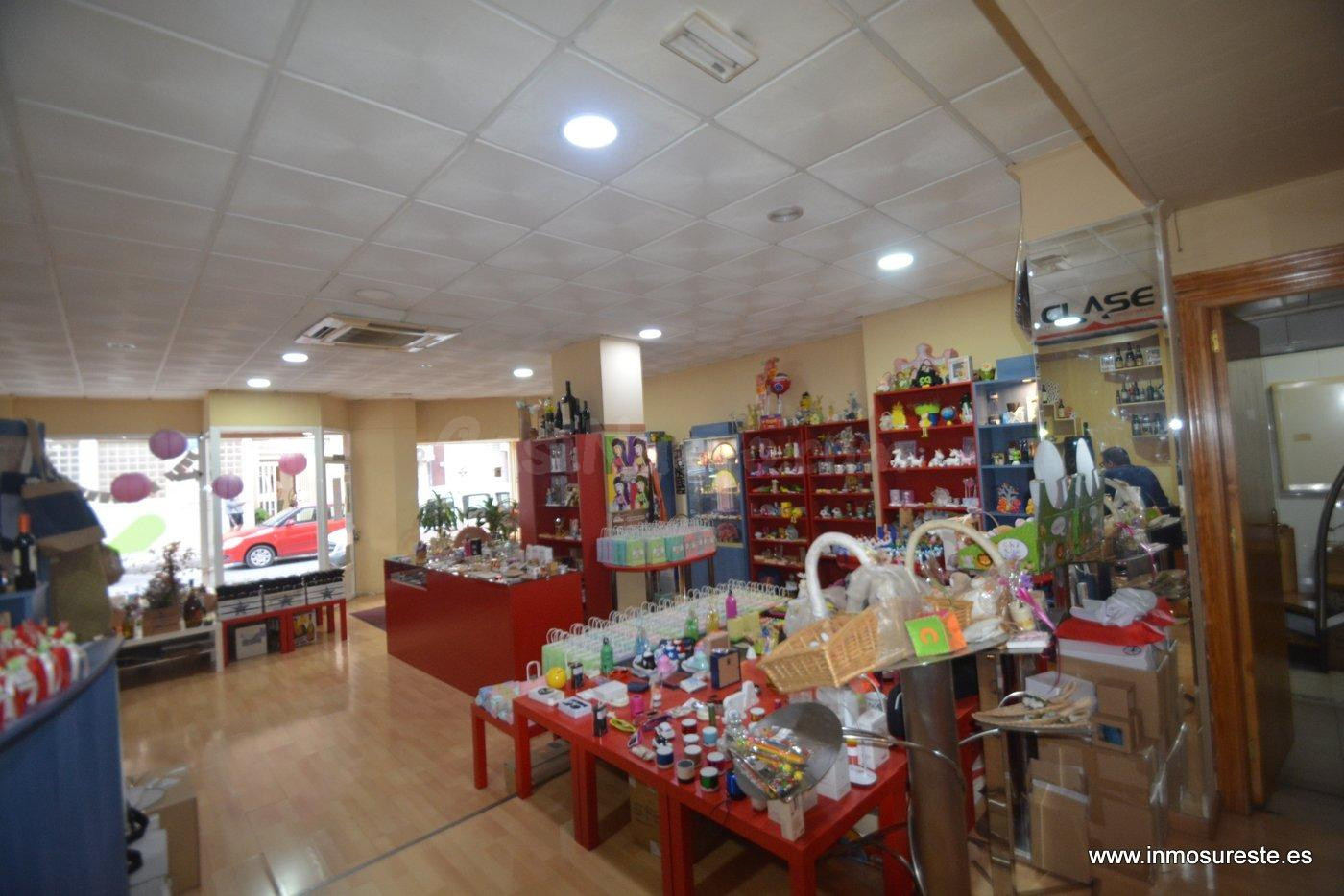 Alquiler de local comercial en Orihuela, cerca del Parque Se - foto 3