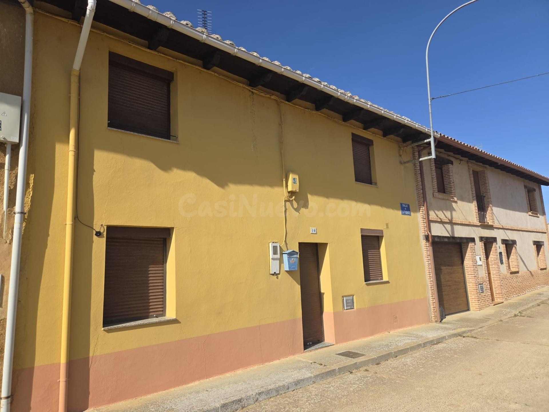 SE VENDE CASA DE DOS PLANTAS EN GUSENDOS DE LOS OTEROS DE 99