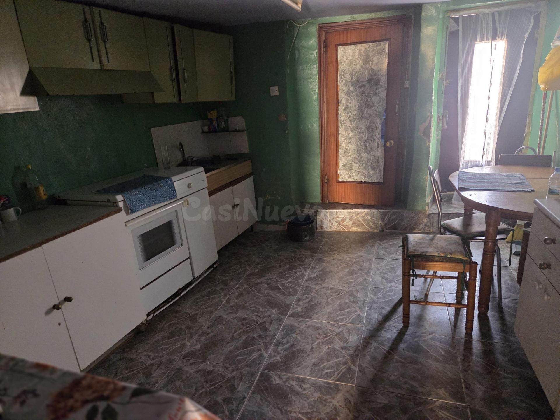 SE VENDE CASA EN GORDONCILLO DE DOS PLANTAS, PARA REFORMAR,  - foto 3