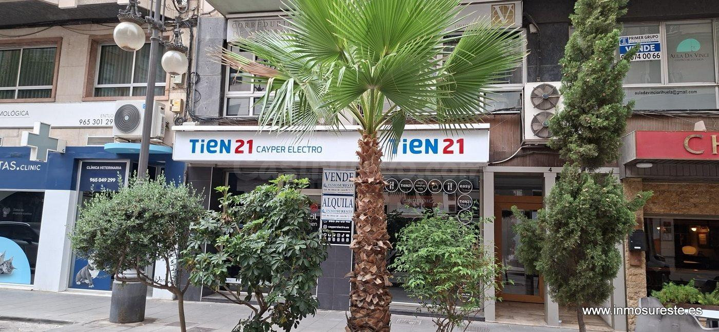 Alquiler de local comercial en el centro de Orihuela, con 11