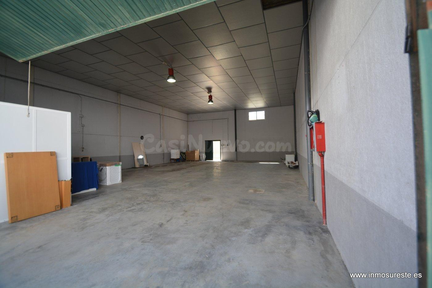 Venta de nave industrial en Polígono Puente Alto, con 240 m2