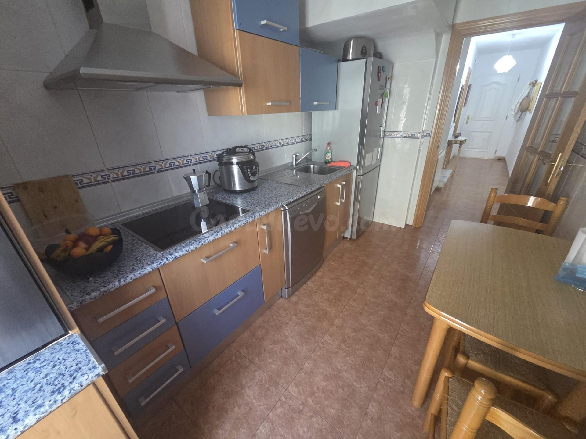 Se vende chalet adosado en Benamariel, en urbanización con p