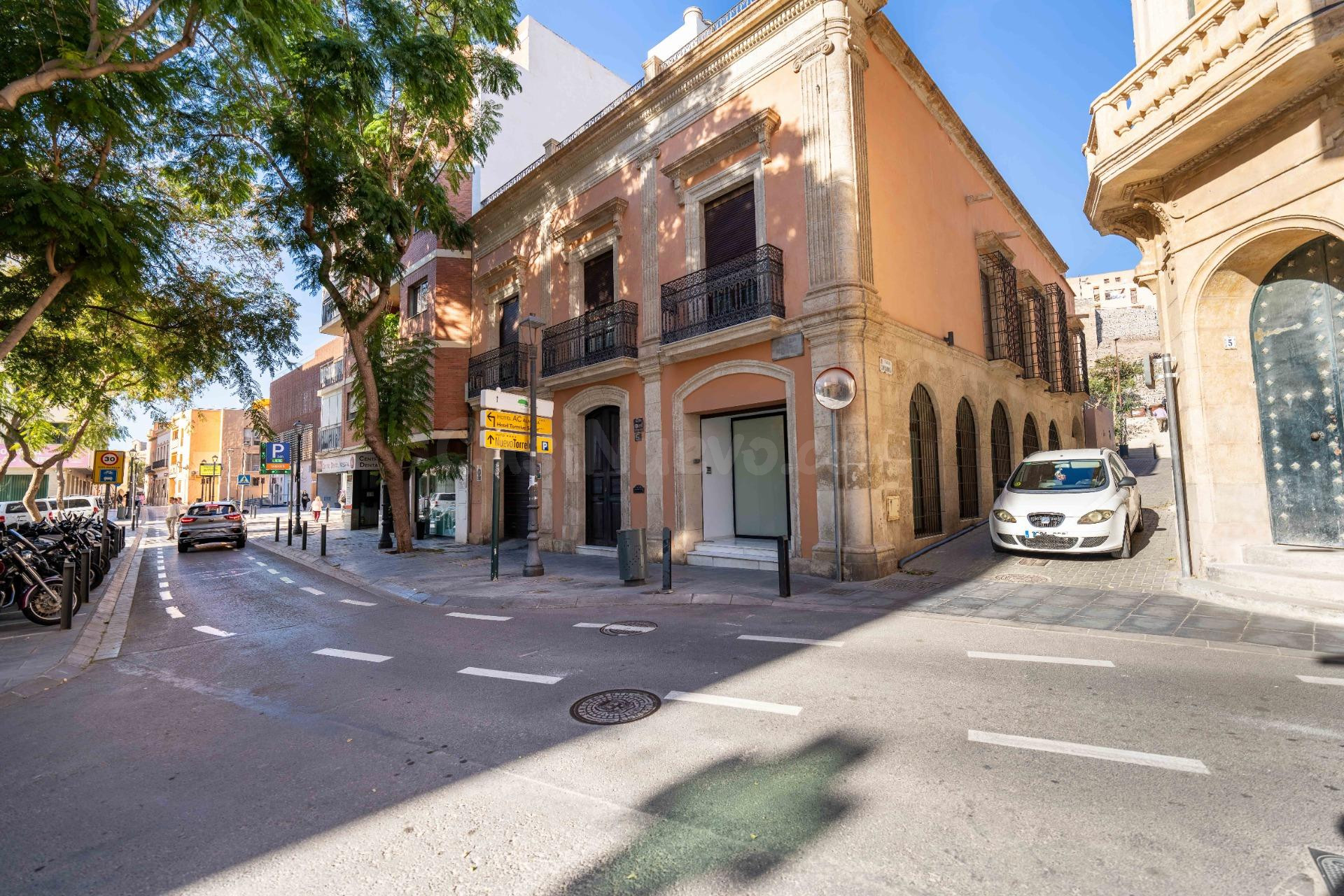 Magnífico local en la emblemática Plaza del Monte