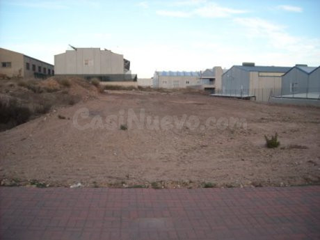 Terreno industrial 1200m² en venta - Calasparra