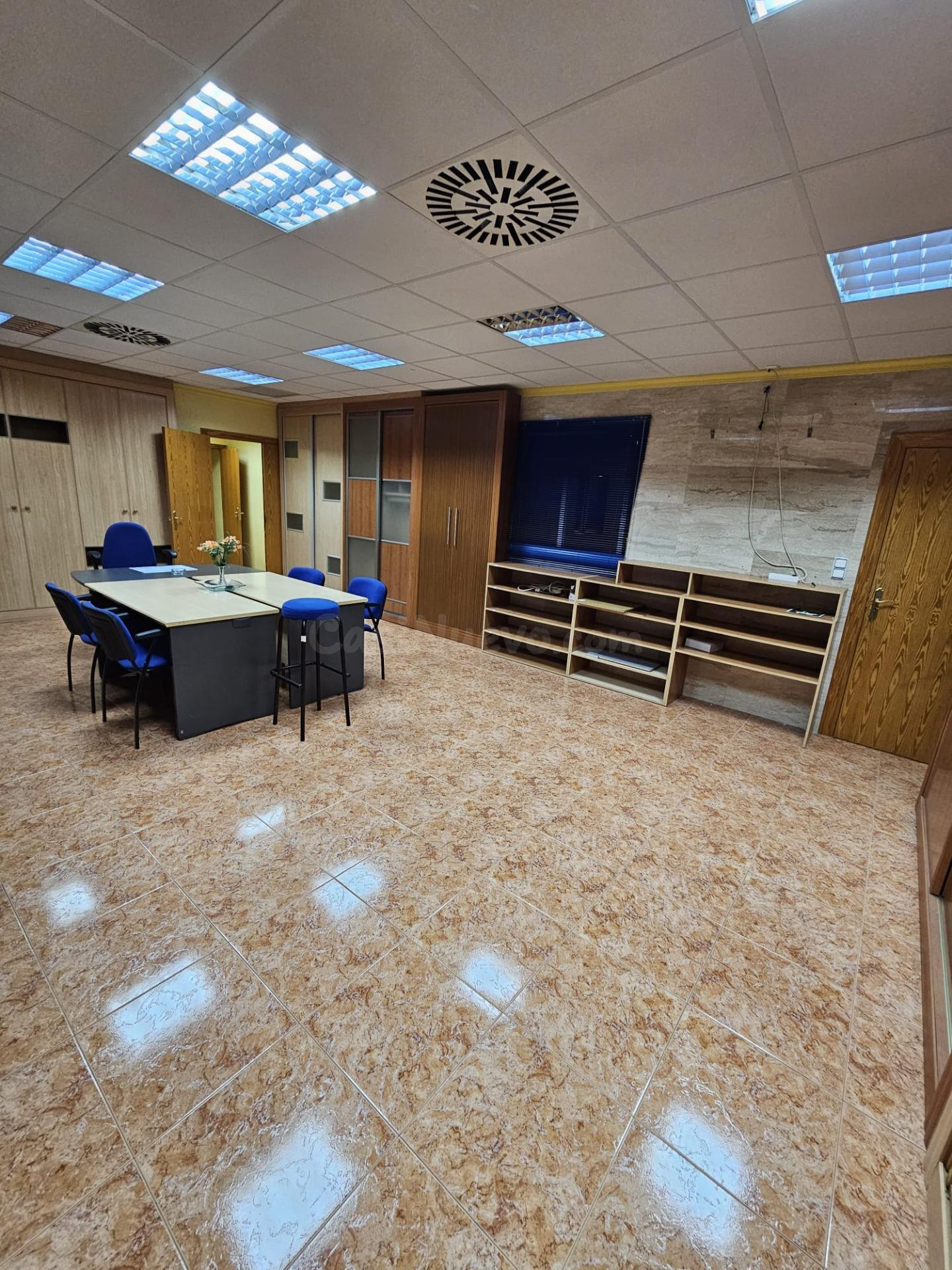 NAVE ALQUILER, CON OPCIÓN A OFICINAS - foto 2
