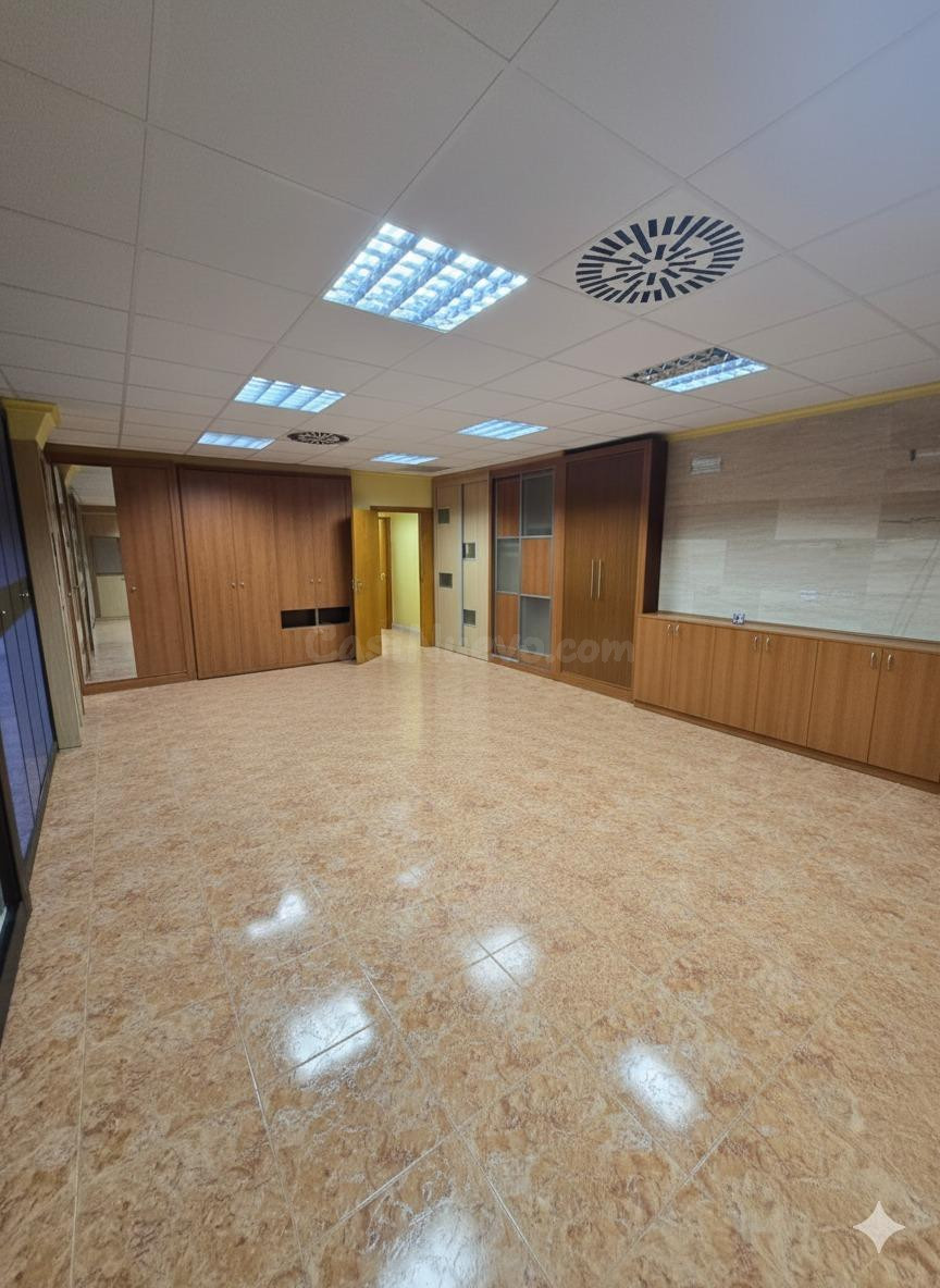 NAVE ALQUILER, CON OPCIÓN A OFICINAS - foto 4