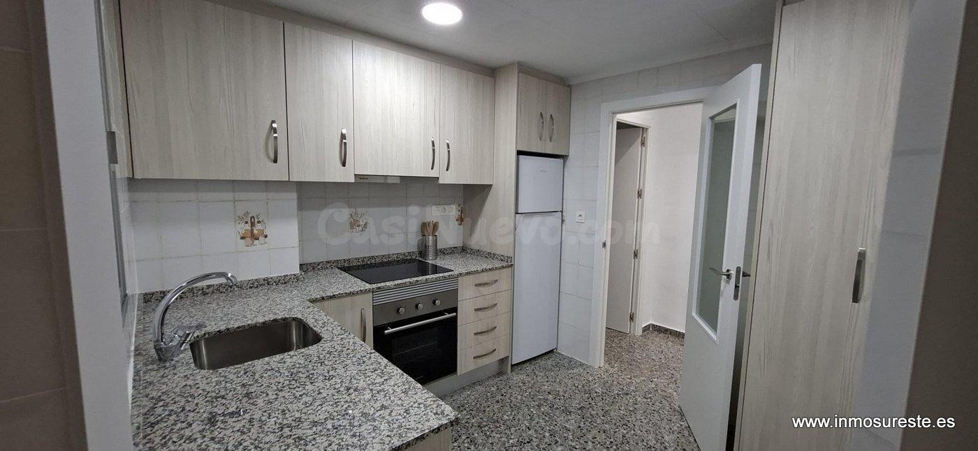 Alquiler estupendo piso en Avenida Teodomiro, “Los Andenes” 