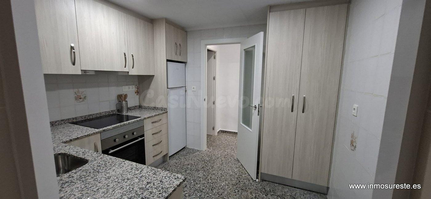 Alquiler estupendo piso en Avenida Teodomiro, “Los Andenes”  - foto 2