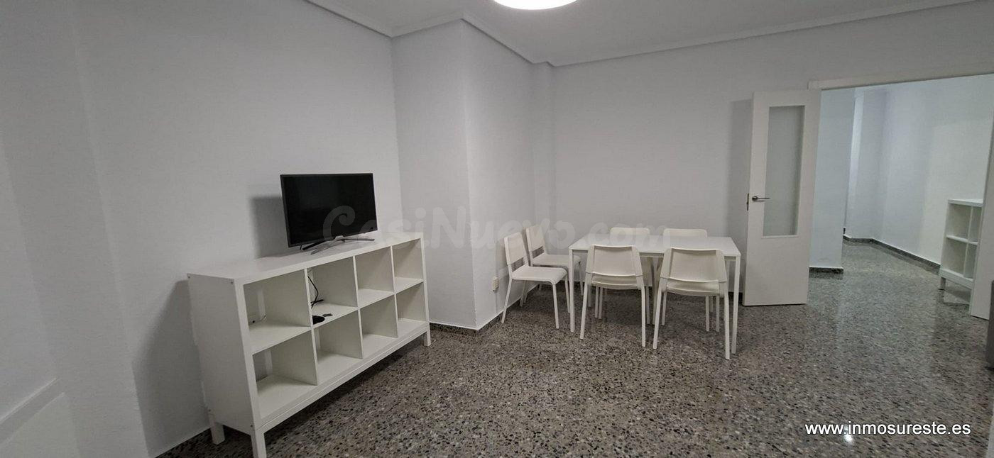 Alquiler estupendo piso en Avenida Teodomiro, “Los Andenes”  - foto 5