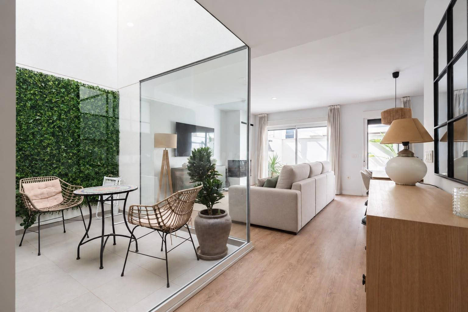 ESPECTACULAR TRIPLEX SEMINUEVO DE 4 DORMITORIOS Y 3 BAÑOS