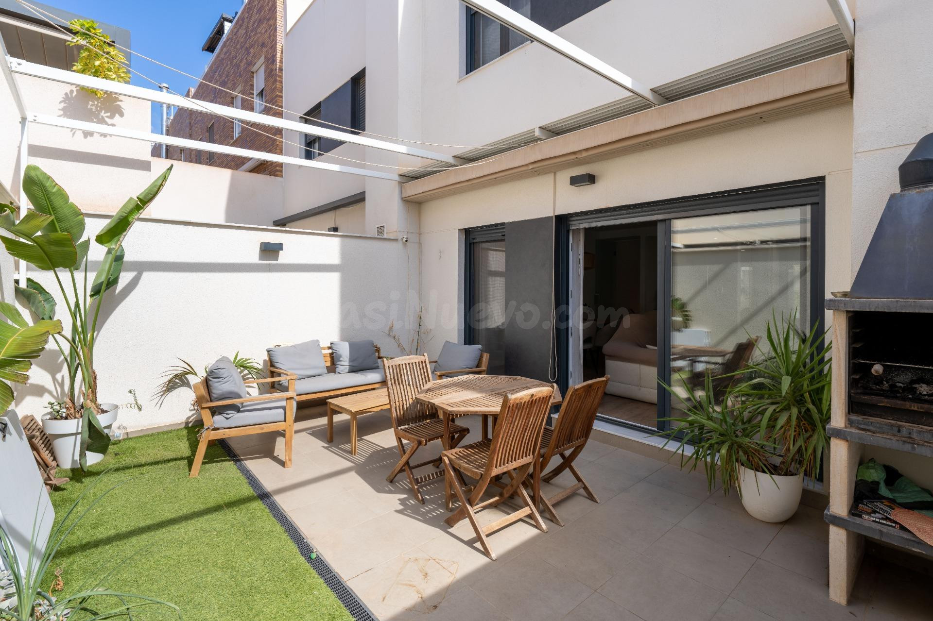 ESPECTACULAR TRIPLEX SEMINUEVO DE 4 DORMITORIOS Y 3 BAÑOS - foto 2
