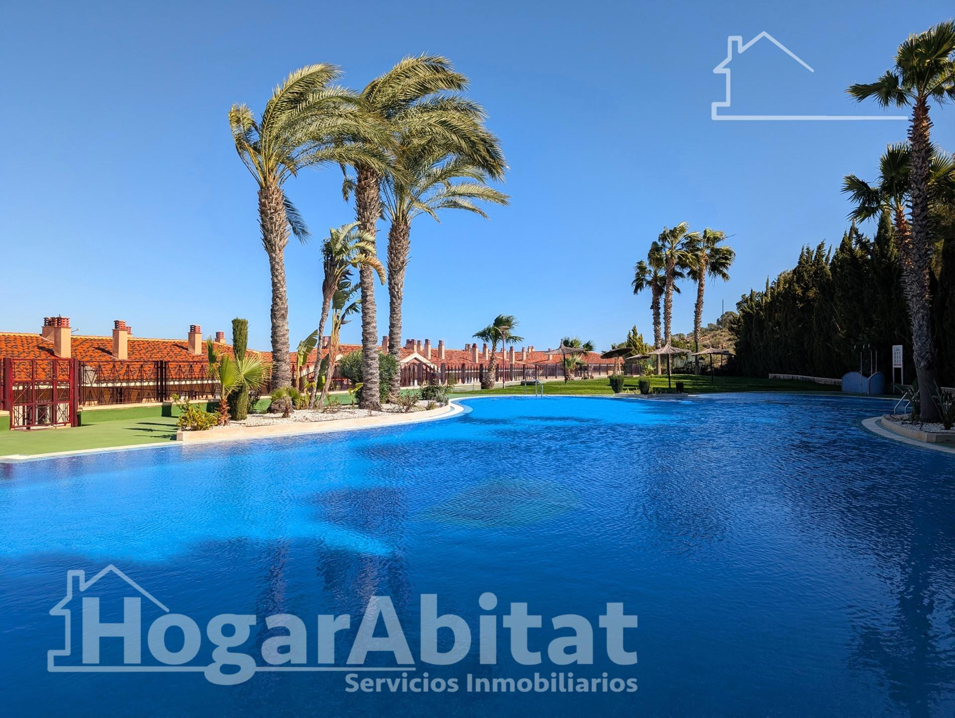 EN RESIDENCIAL, MUY AMPLIO CON TERRAZA, PISCINA COMUNITARIA 