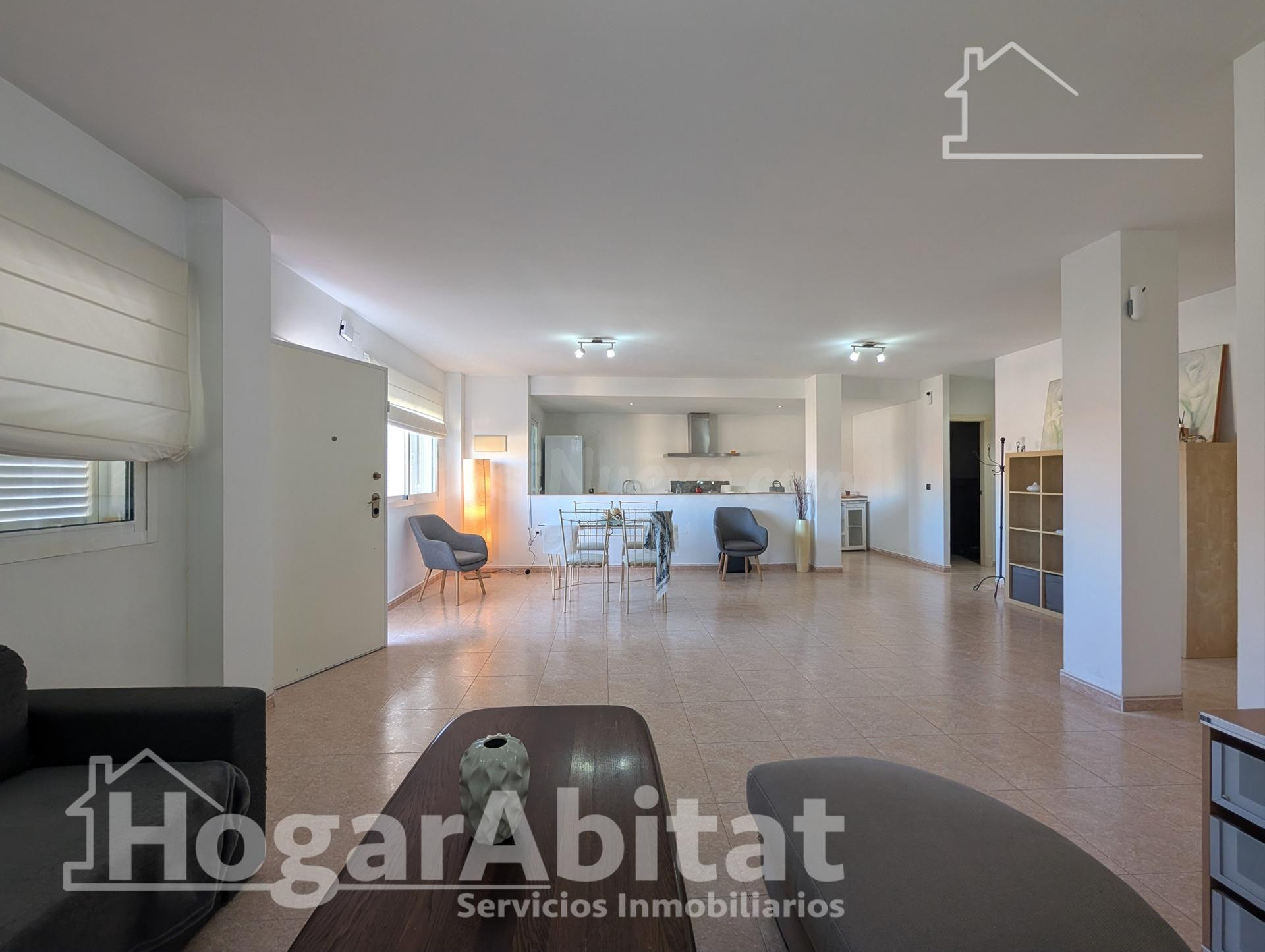 EN RESIDENCIAL, MUY AMPLIO CON TERRAZA, PISCINA COMUNITARIA  - foto 4