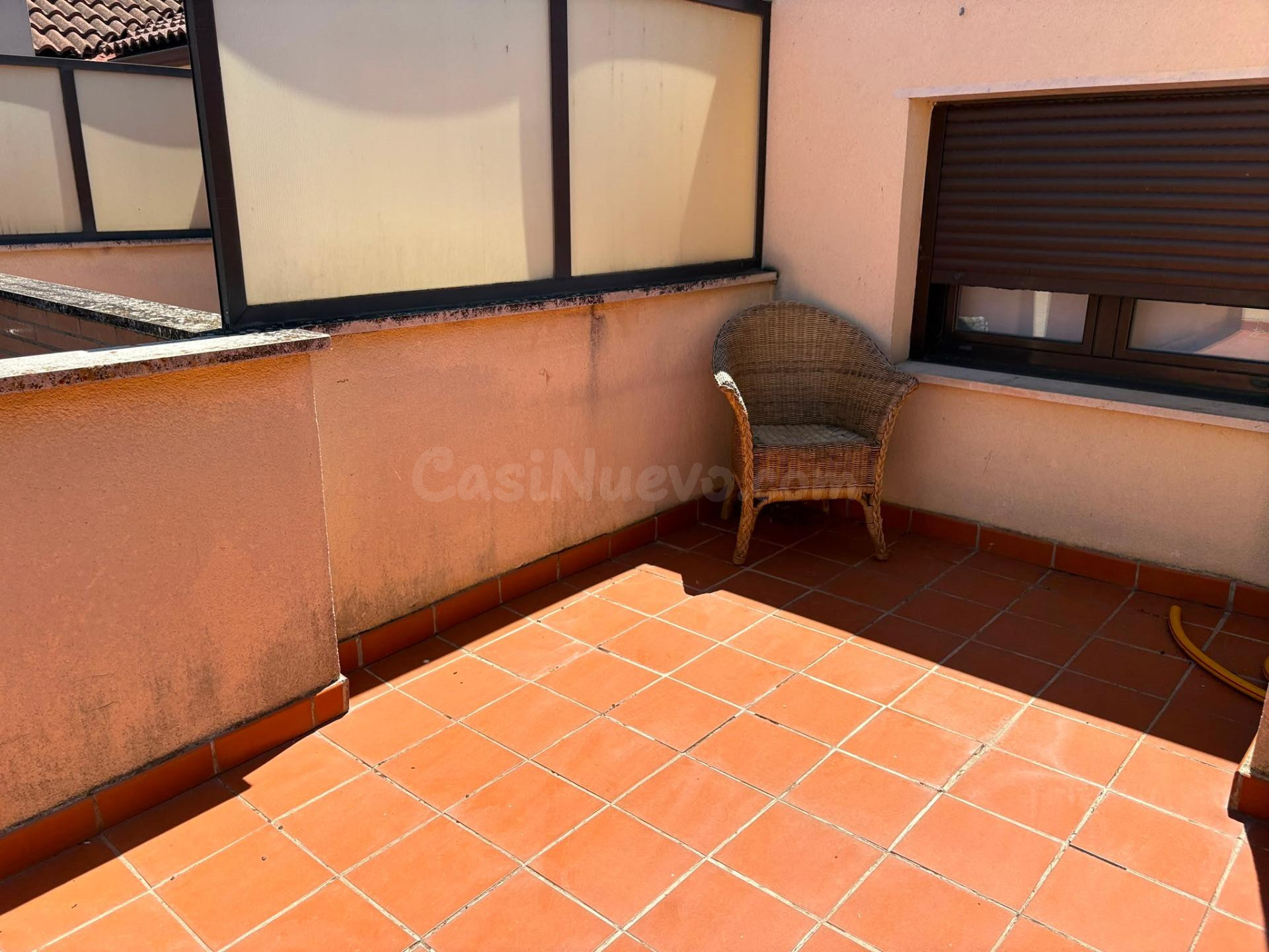 SE VENDE DÚPLEX DE 128 M2, 4 HAB., SALÓN, COCINA, 2 BAÑOS, D - foto 3