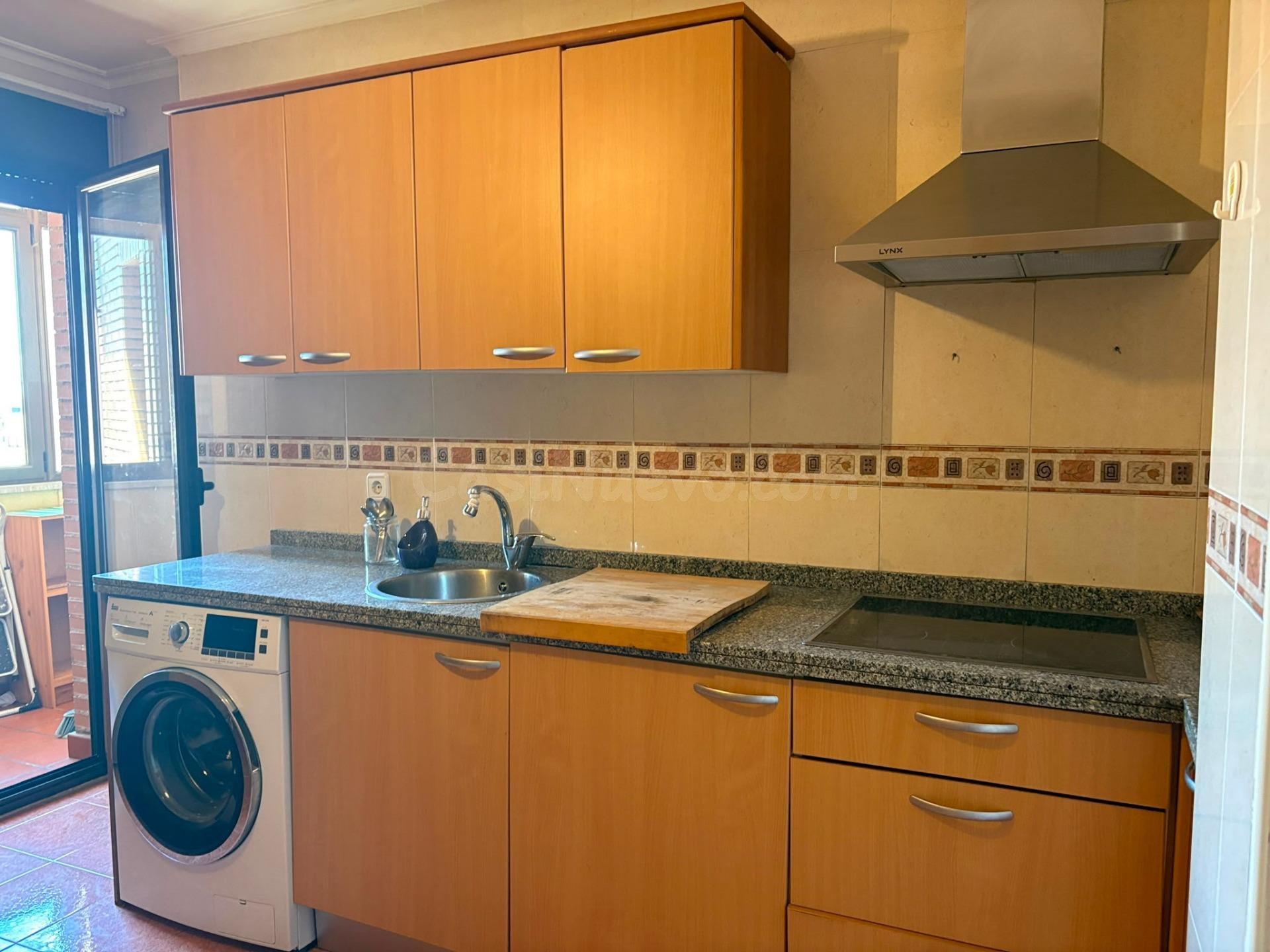 SE VENDE DÚPLEX DE 128 M2, 4 HAB., SALÓN, COCINA, 2 BAÑOS, D - foto 4