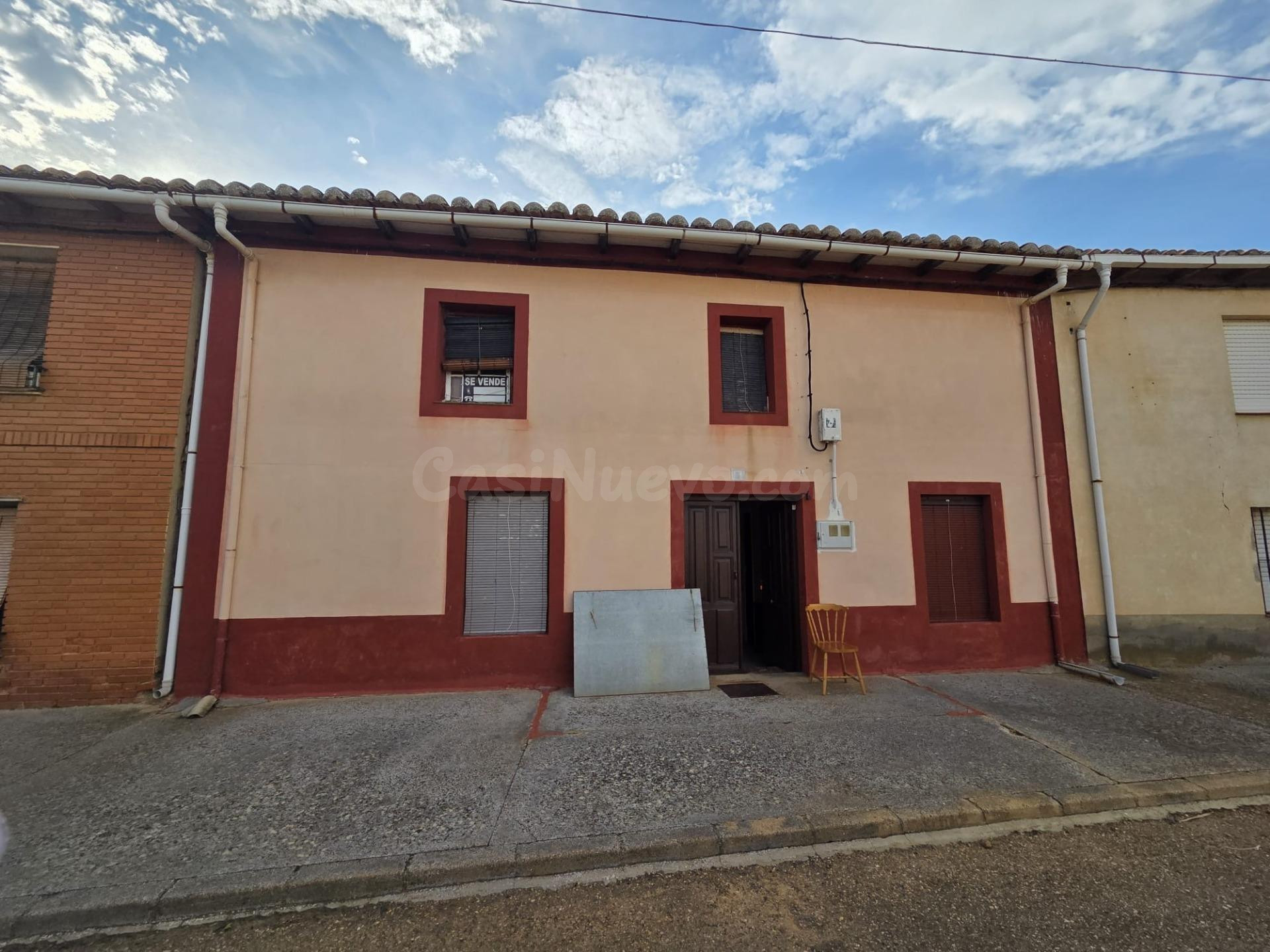 SE VENDE CASA DE PUEBLO EN VILLABRAZ (LEÓN), NECESITA REFORM