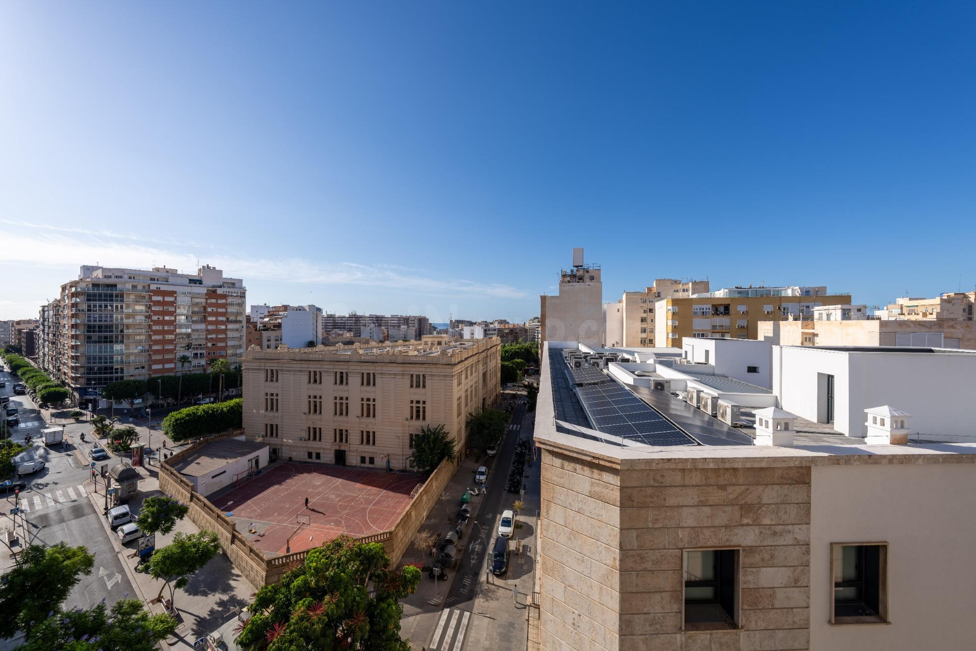 Vivienda con vistas espectaculares en el centro de Almería - foto 2