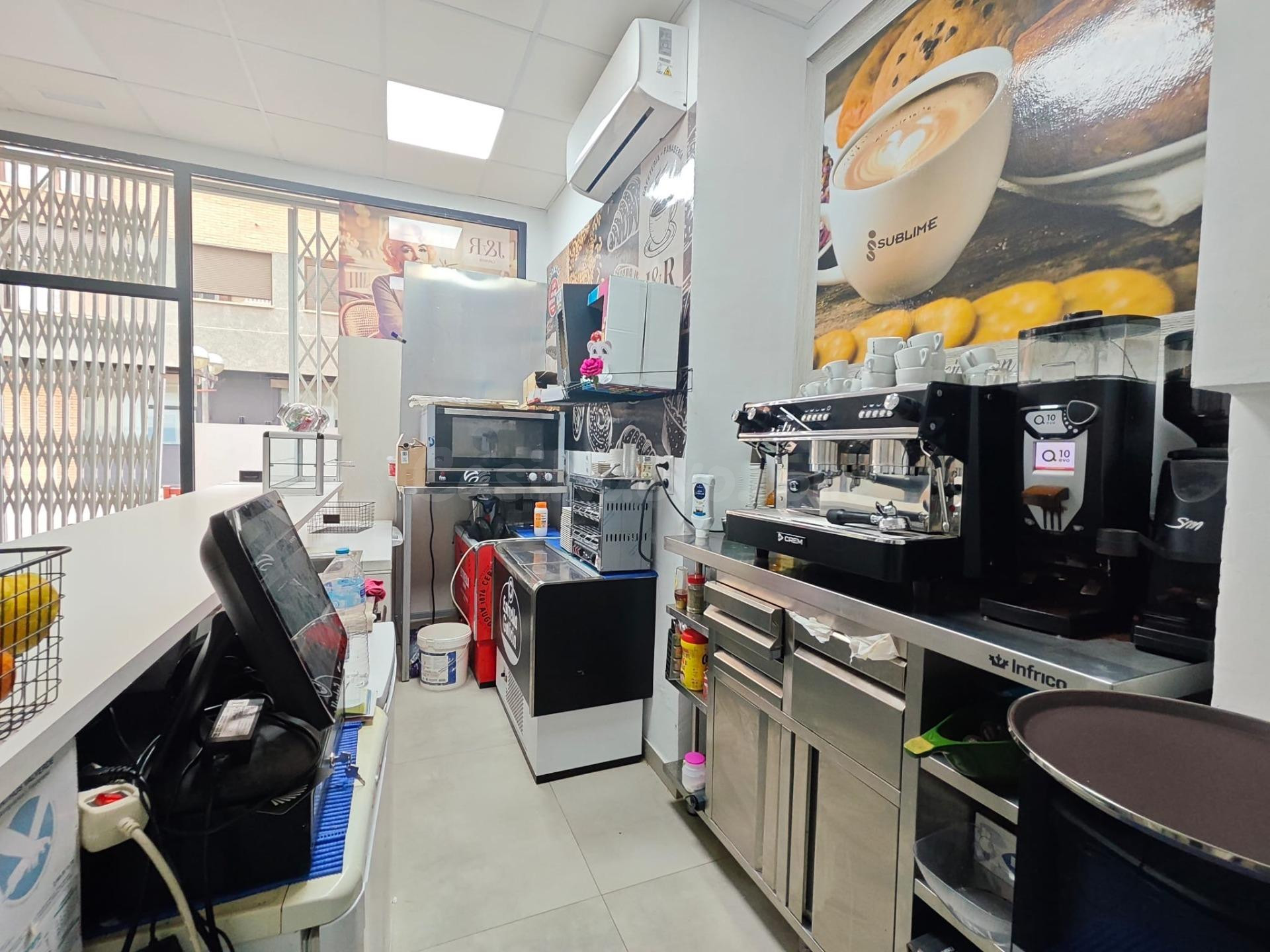 Cafetería en el corazón de Juan Carlos I - foto 5