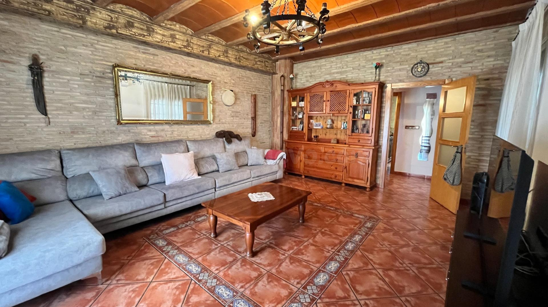 Chalet independiente con casa de invitados y parcela privada