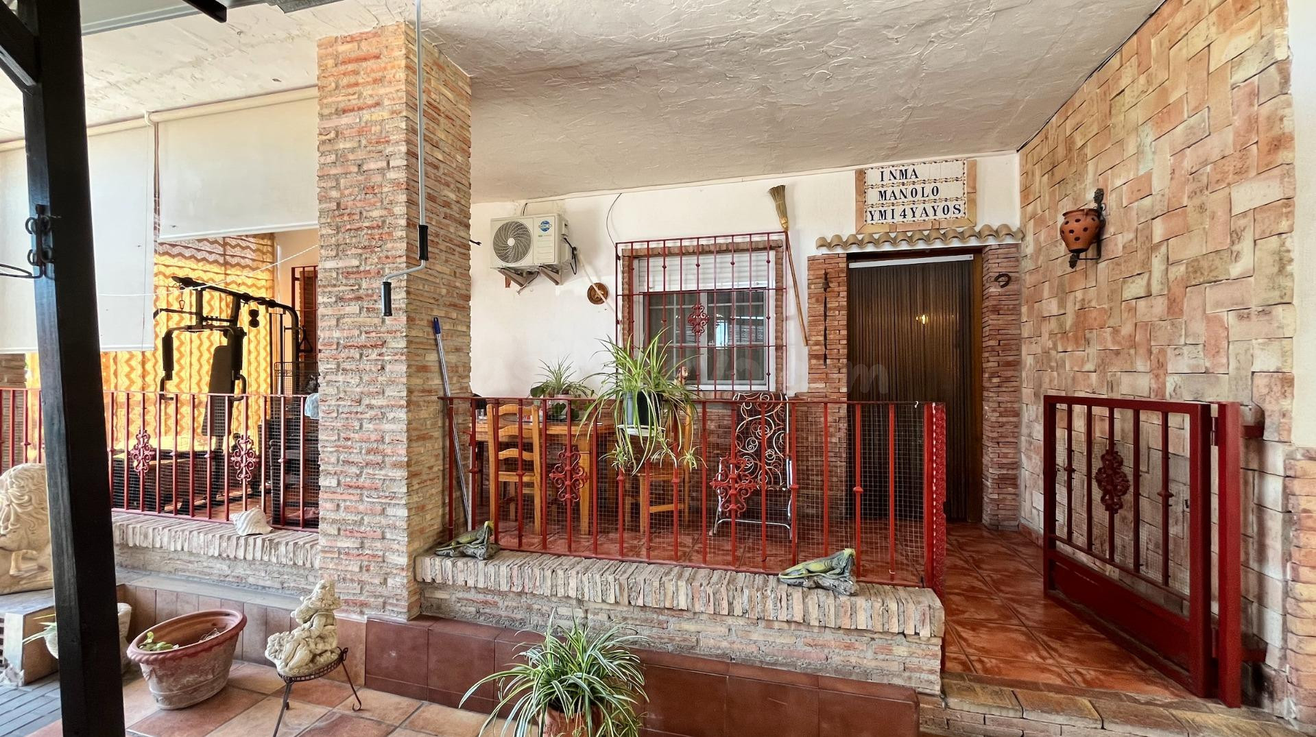 Chalet independiente con casa de invitados y parcela privada - foto 3