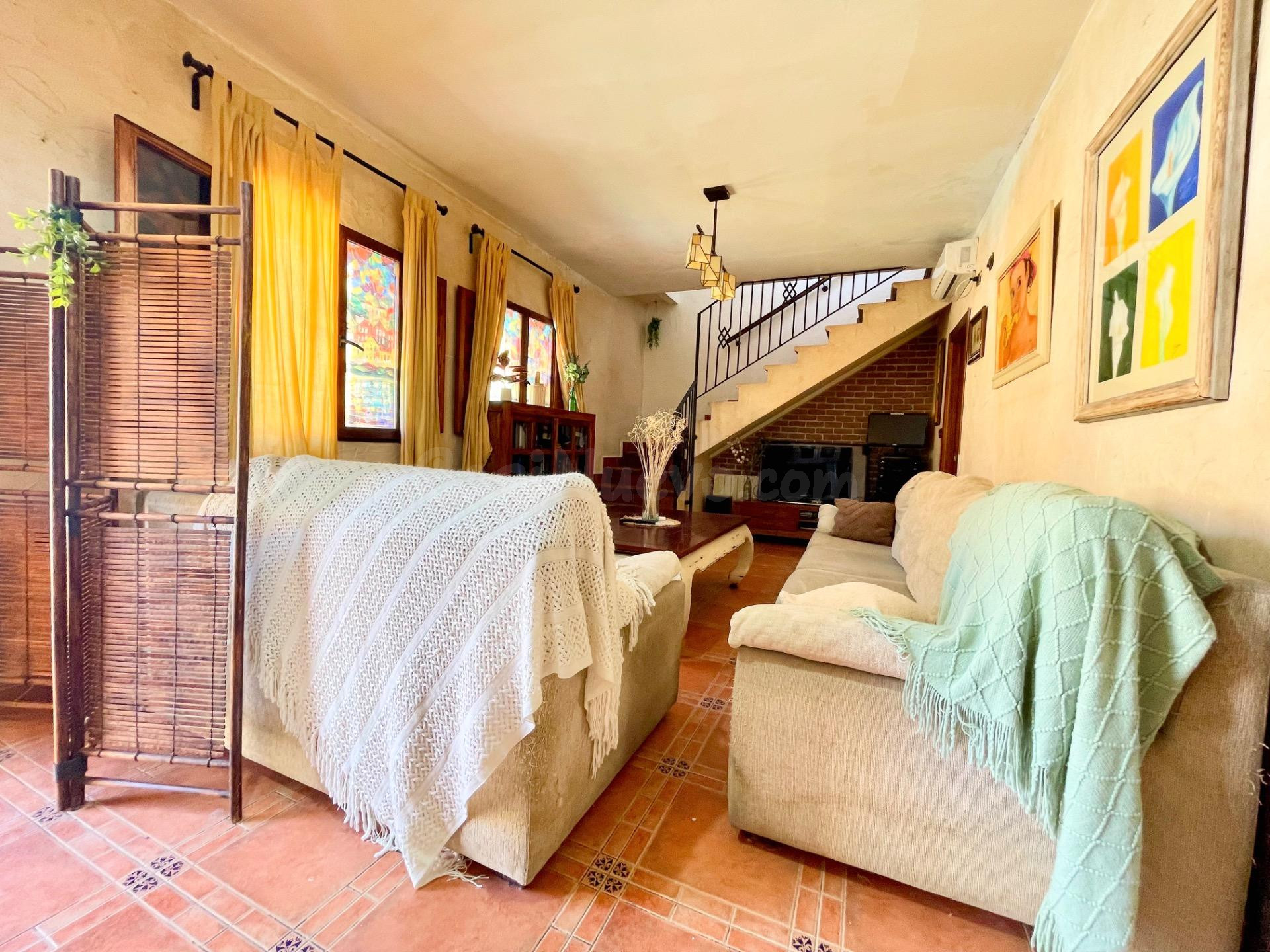 CASA REFORMADA CON PATIO Y TERRAZA - foto 2