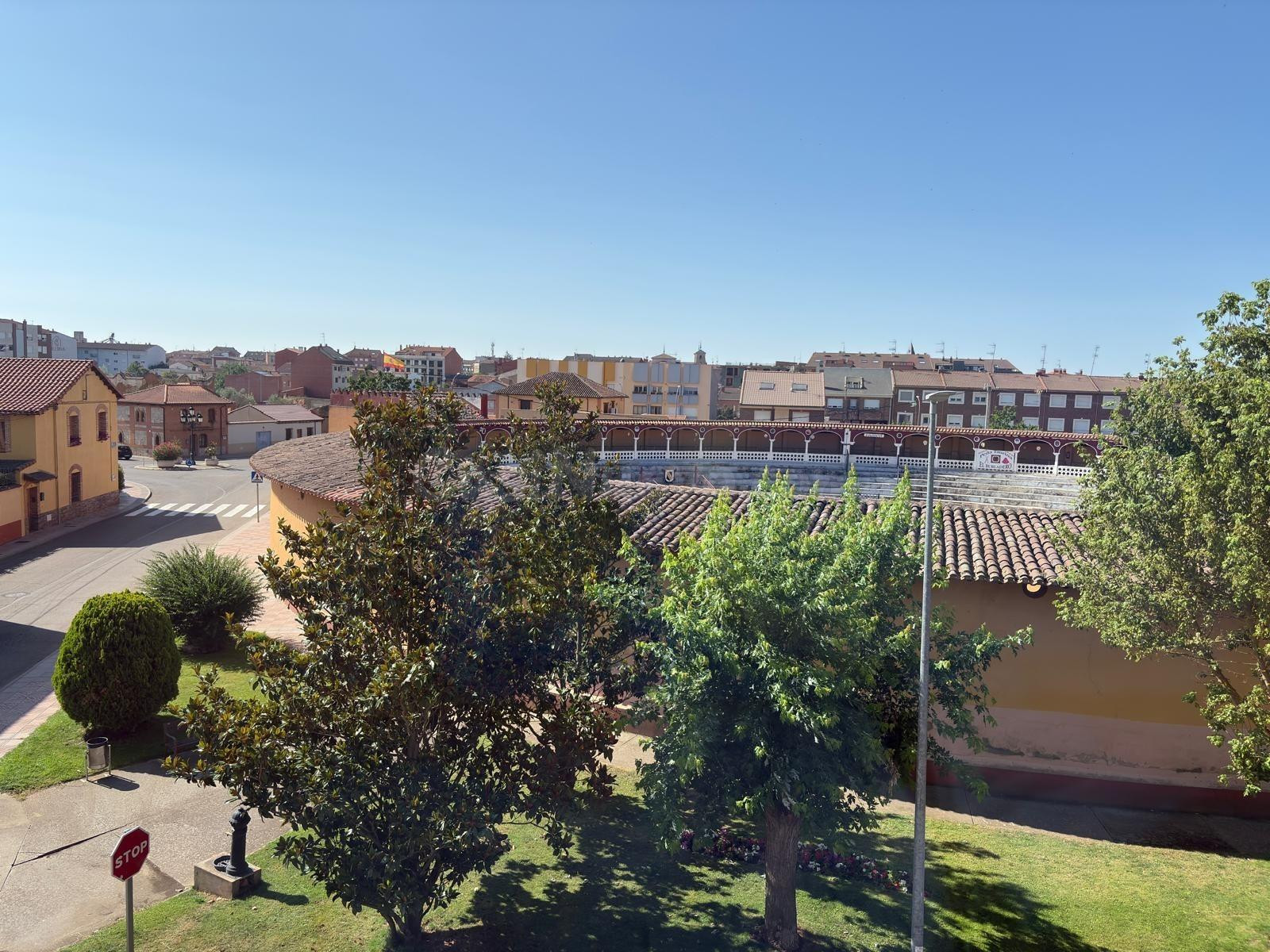 SE VENDE PISO SEMINUEVO EN VALENCIA DE DON JUAN (LEÓN), COCI - foto 2