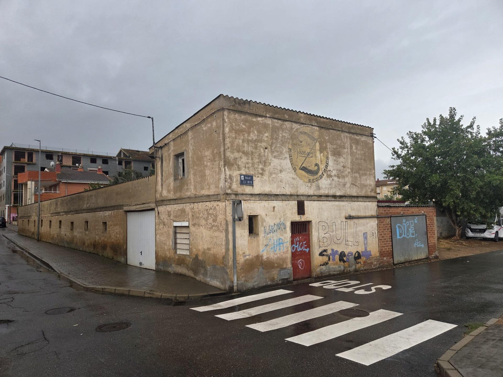 SE VENDE ANTIGUA GRANJA DE CERDOS EN VALENCIA DE DON JUAN, I