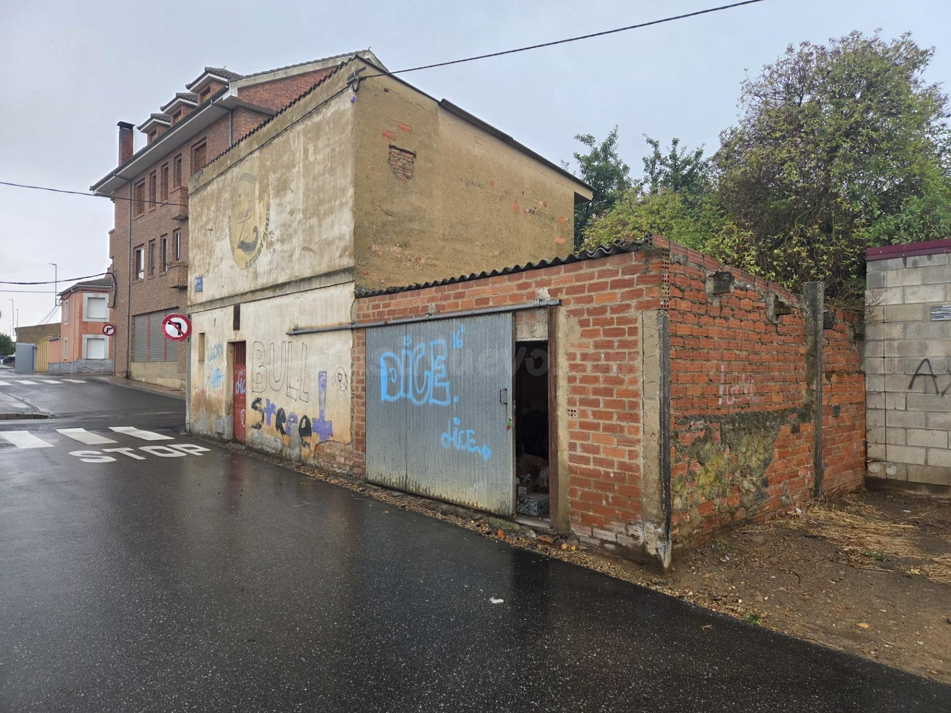 SE VENDE ANTIGUA GRANJA DE CERDOS EN VALENCIA DE DON JUAN, I - foto 2
