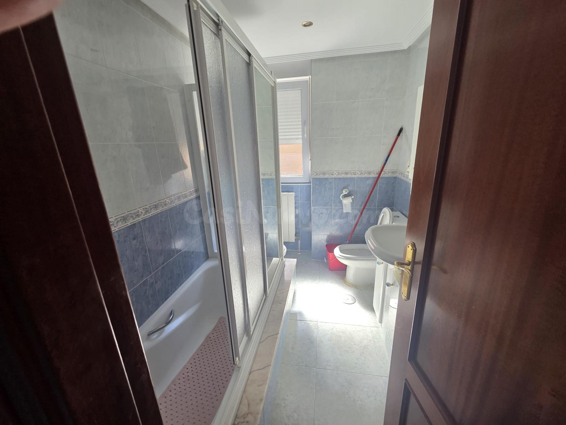 SE VENDE AMPLIO APARTAMENTO, BAJO, 80 M2, AMUEBLADO, COCINA, - foto 4