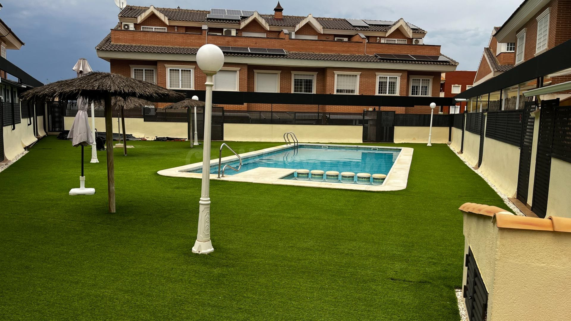 Dúplex de 4 dormitorios con buhardilla, terrazas, garaje ind - foto 2