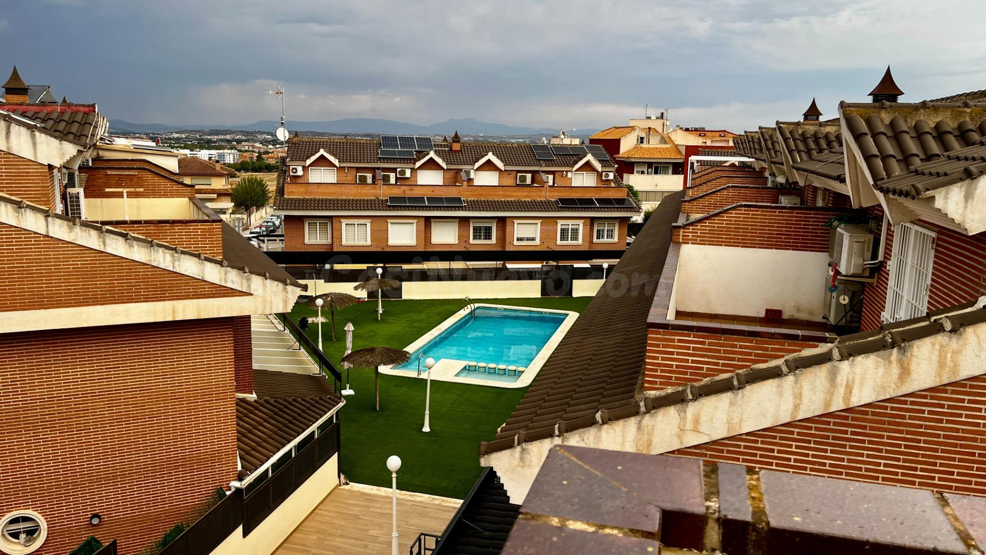 Dúplex de 4 dormitorios con buhardilla, terrazas, garaje ind - foto 3