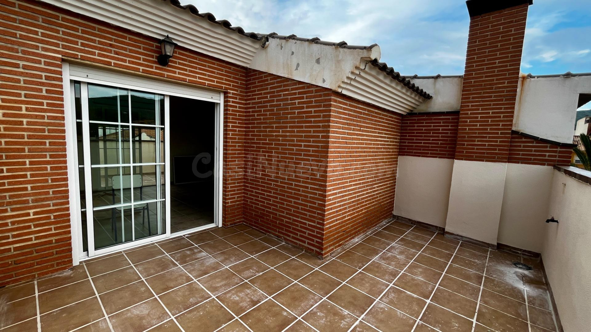Dúplex de 4 dormitorios con buhardilla, terrazas, garaje ind - foto 5
