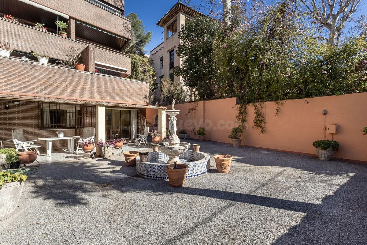 EXCLUSIVO PISO CON JARDÍN PRIVATIVO EN UNA DE LAS MEJORES UR - foto 2