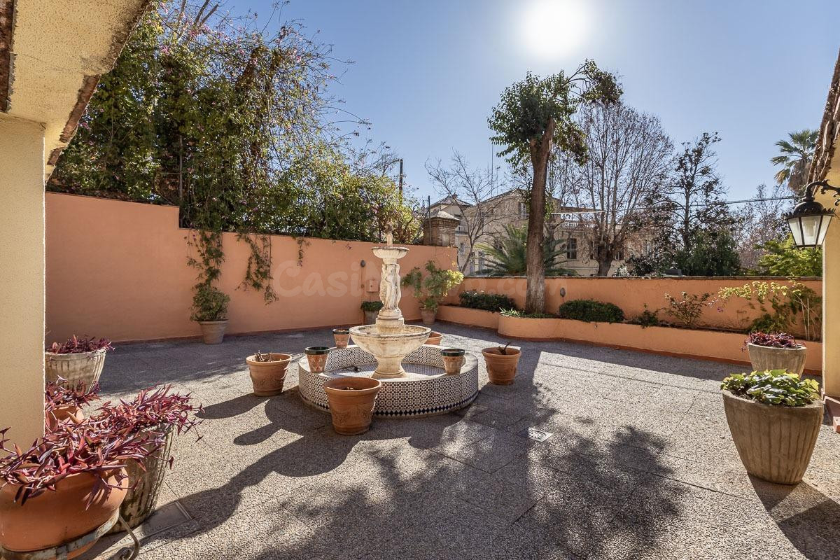 EXCLUSIVO PISO CON JARDÍN PRIVATIVO EN UNA DE LAS MEJORES UR - foto 4