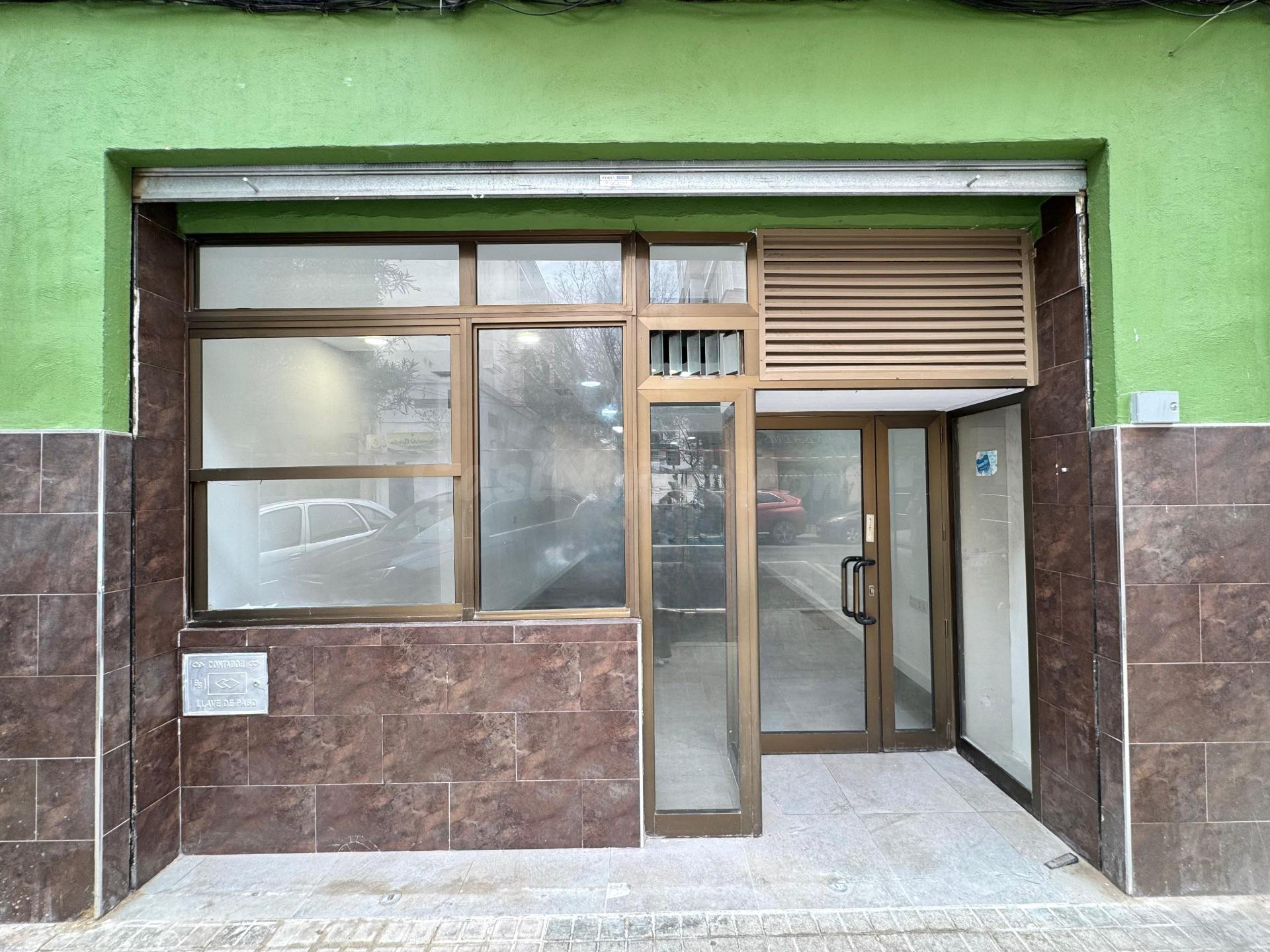 SE VENDE LOCAL COMERCIAL REFORMADO - foto 4