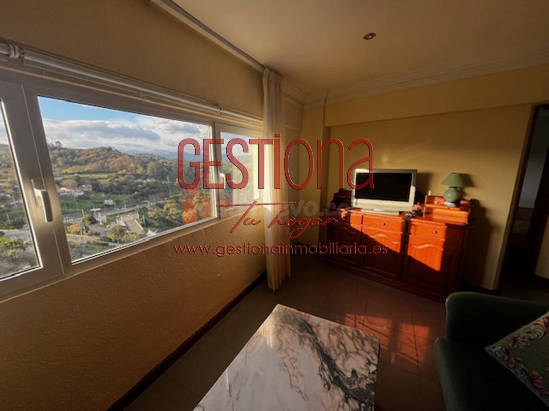 Apartamento en el icónico Edificio La Torre de Laredo - foto 3