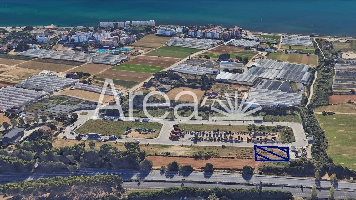 Parcelas industriales de 683 m2 en Llavaneres - foto 2
