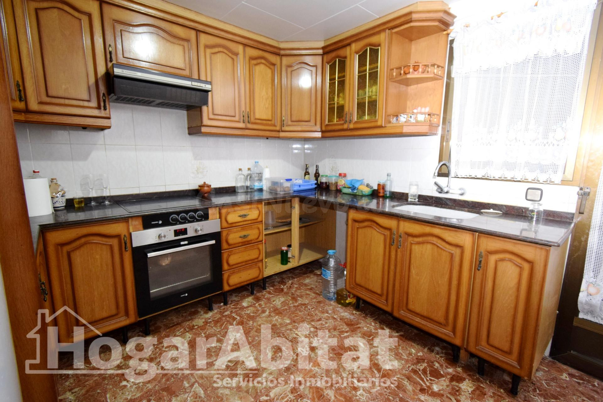 ESPACIOSA CASA CON TERRAZA Y GARAJE - foto 3
