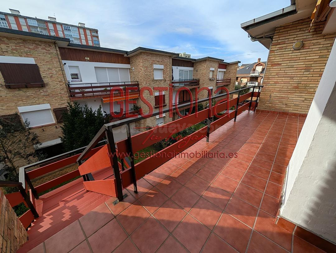 APARTAMENTO EN URBANIZACIÓN PRIVADA EN 1ª LINEA DE PLAYA. LA - foto 4