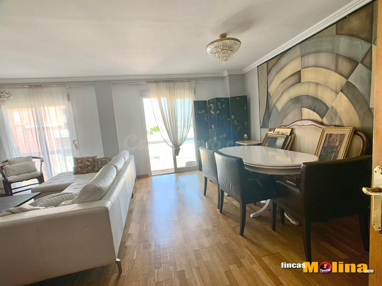 En venta Exclusiva vivienda situada a escasos metros de la p - foto 4