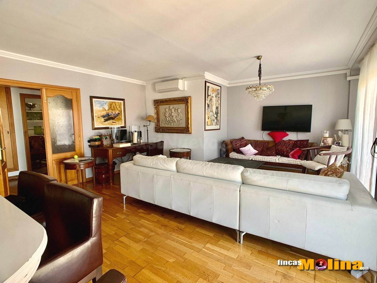 En venta Exclusiva vivienda situada a escasos metros de la p - foto 5