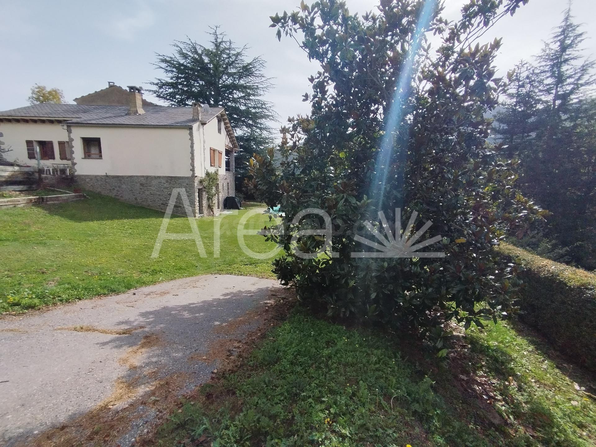 CASA amb PISCINA i ampli  PORXO  a PLANOLES - foto 3